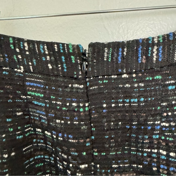 Ann Taylor Loft Black Tweed Patterned Pencil Skirt in Size 8 Petite - Picture 4 of 4